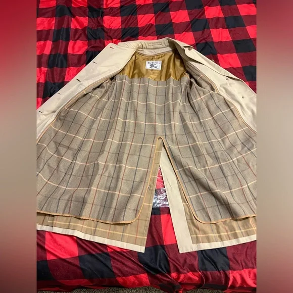 Burberry vintage trench coat- EUC!